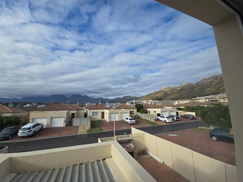 To Let 2 Bedroom Property for Rent in Admirals Park Western Cape